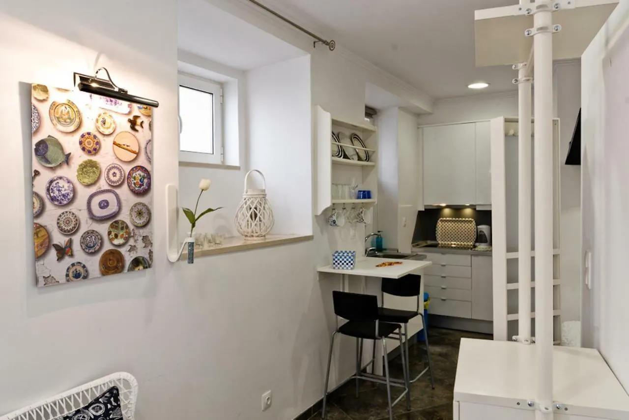 Апартаменты Bookme Lisboa - Beco Do Belo 0*, Лиссабон